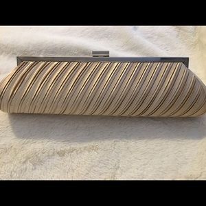 CLUTCH - Satin structured with silver closer